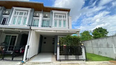 3-Bed Townhouse for Rent at Golden Town Sukhumvit - Lasalle