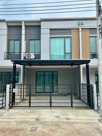 3-Bed Townhouse for Rent at Pleno Sukhumvit Bangna 2
