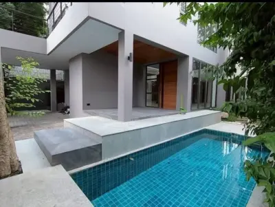 5-Bed House for Rent or Sale at House Sukhumvit 71